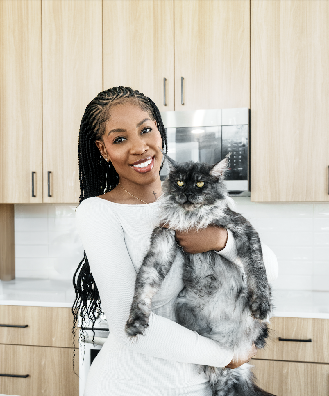 Dawna Marie, founder of Chatlerie Maine Coon, with a Maine Coon cat